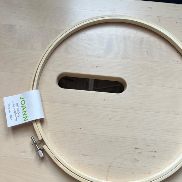 a group of 6 assorted embroidery hoops - Picture 3 of 3